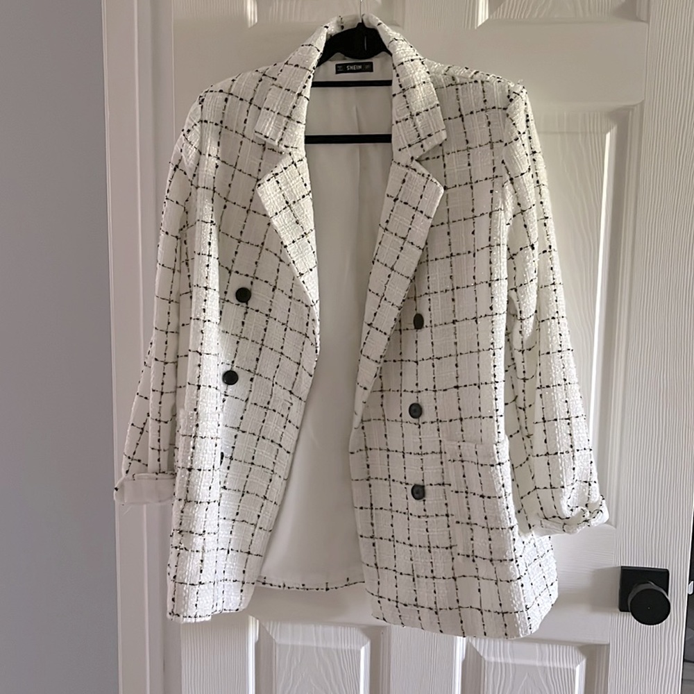 Blazer in white with shimmer plaid design